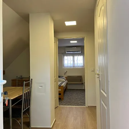 Ametiszt Wellness Apartmanhaz שיופוק