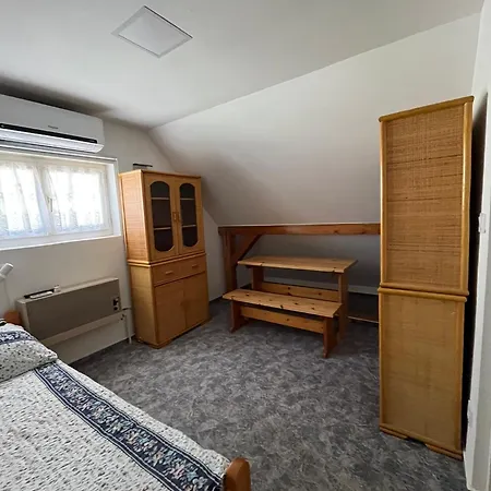 Ametiszt Wellness Apartmanhaz דירה *