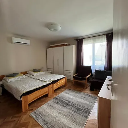 דירה Ametiszt Wellness Apartmanhaz שיופוק
